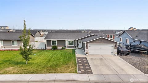Photo of 925 Mt Adams ST E, Othello, WA 99344 (MLS # 2567382)