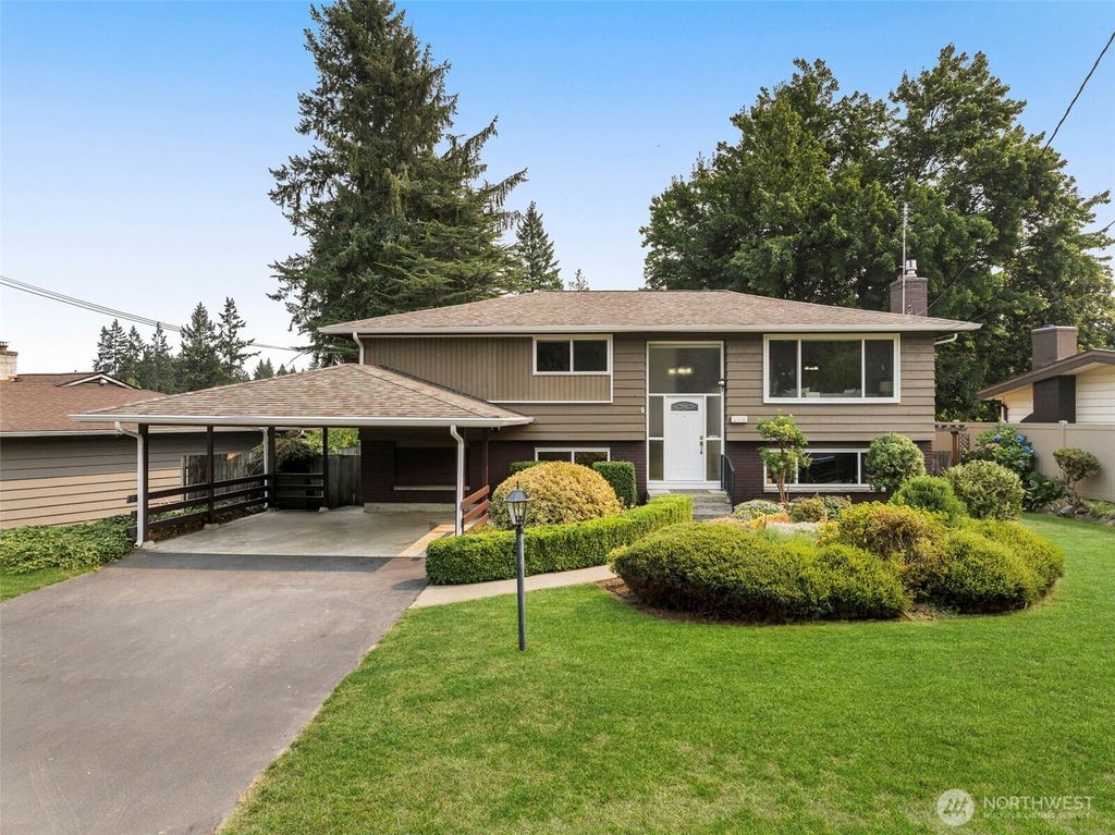 Photo of 2520 166th Avenue NE, Bellevue, WA 98008 (MLS # 2496877)