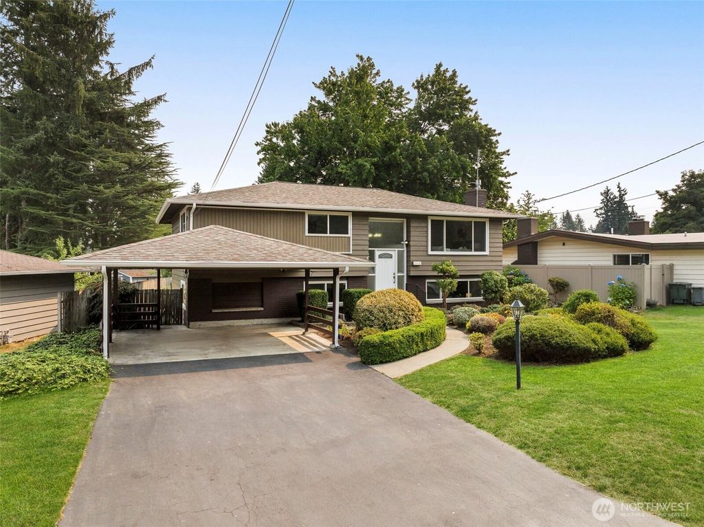 Photo of 2520 166th Avenue NE, Bellevue, WA 98008 (MLS # 2496877)