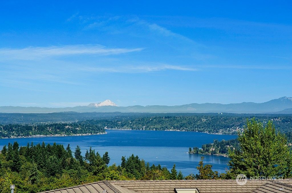 Photo of 17723 SE 58th Place, Bellevue, WA 98006 (MLS # 1998304)