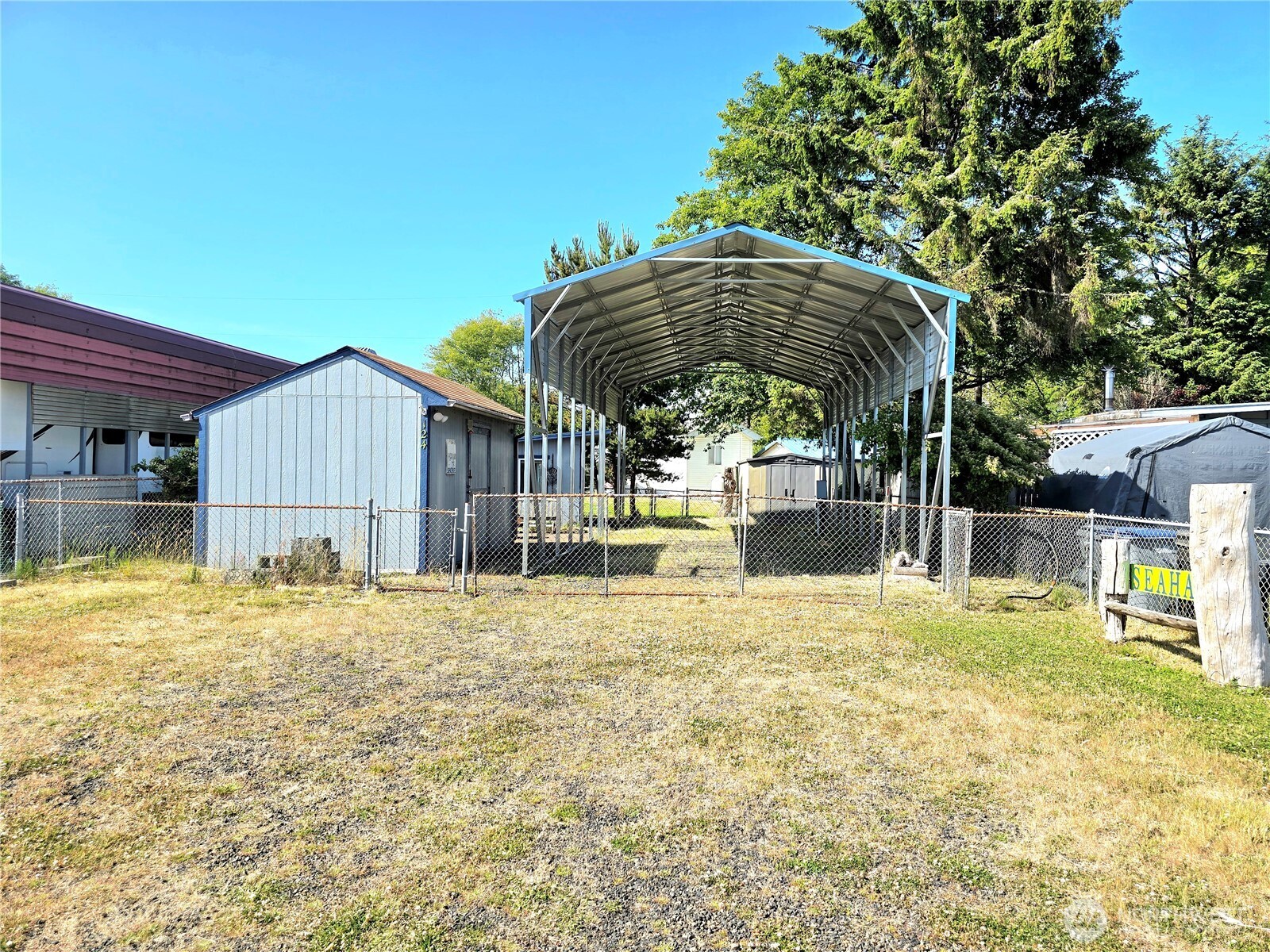 124 Victoria Loop NE