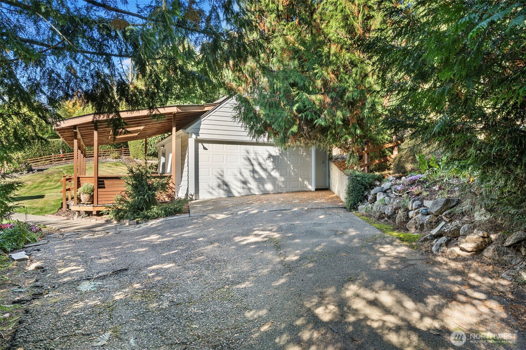 5610 Edgewood Drive E