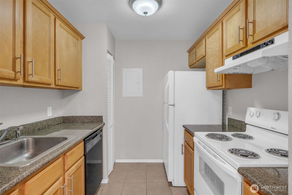 Photo of 6105 N 16th St St #N103, Tacoma, WA 98406 (MLS # 2492652)