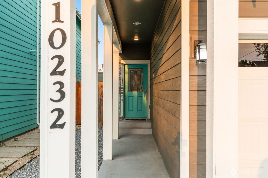Photo of 10232 17th Avenue SW, Seattle, WA 98146 (MLS # 2421097)