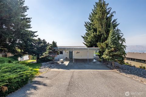 Photo of 1810 9th Street NE, East Wenatchee, WA 98802 (MLS # 2434744)