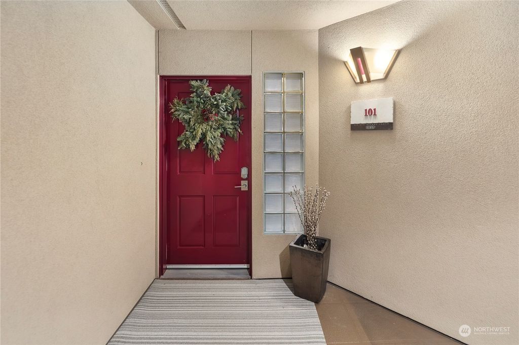 Photo of 219 5th Avenue S #F101, Kirkland, WA 98033 (MLS # 2193202)