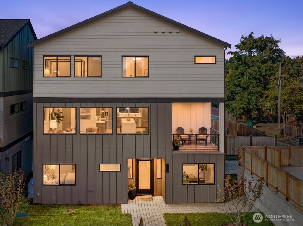 Photo of 3312 W Dravus Street, Seattle, WA 98199 (MLS # 2567283)