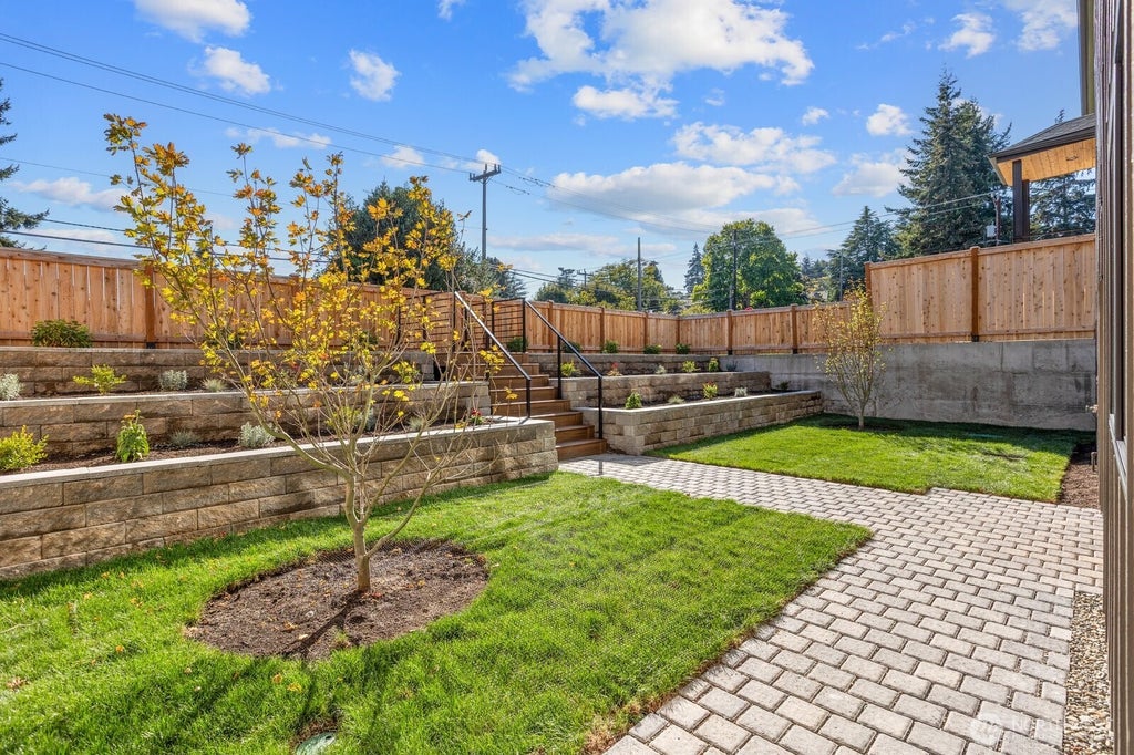 Photo of 3312 W Dravus Street, Seattle, WA 98199 (MLS # 2567283)