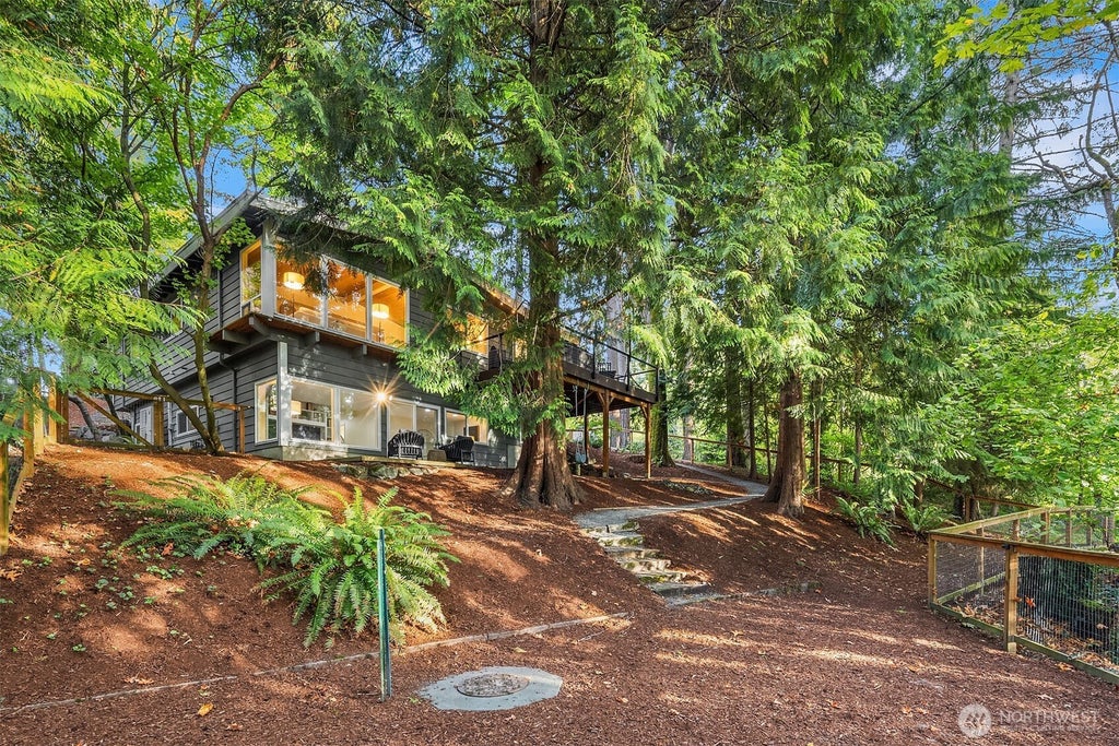 Photo of 9 Mt Pilchuck Avenue NW, Issaquah, WA 98027 (MLS # 2587195)