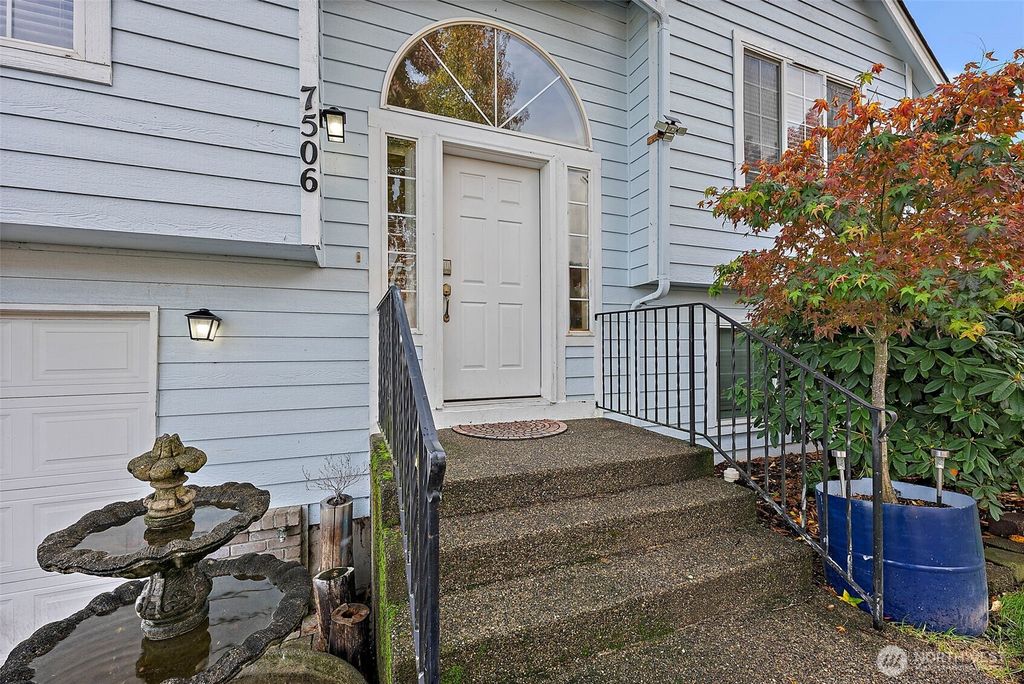 Photo of 7506 195th Street Ct E, Spanaway, WA 98387 (MLS # 2453087)