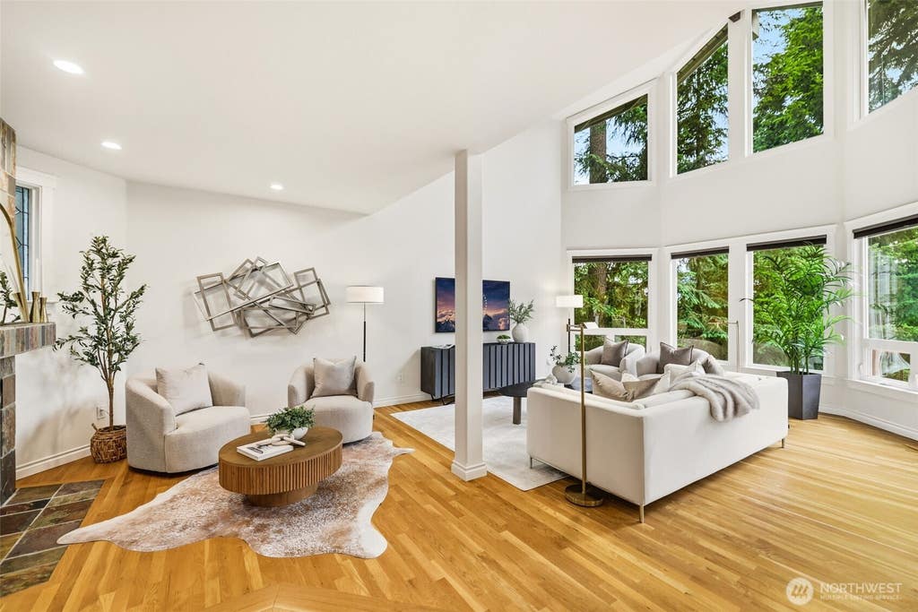 Photo of 11113 NE 38th Place, Bellevue, WA 98004 (MLS # 2565049)