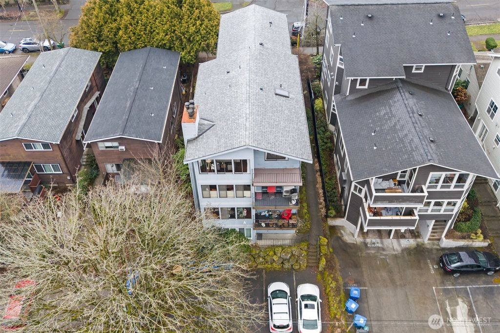 Photo of 174 Florentia Street #401, Seattle, WA 98109 (MLS # 2335455)