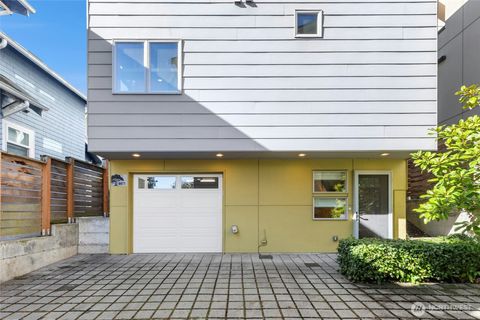 Photo of 4411 Meridian Avenue N, Seattle, WA 98103 (MLS # 2515839)