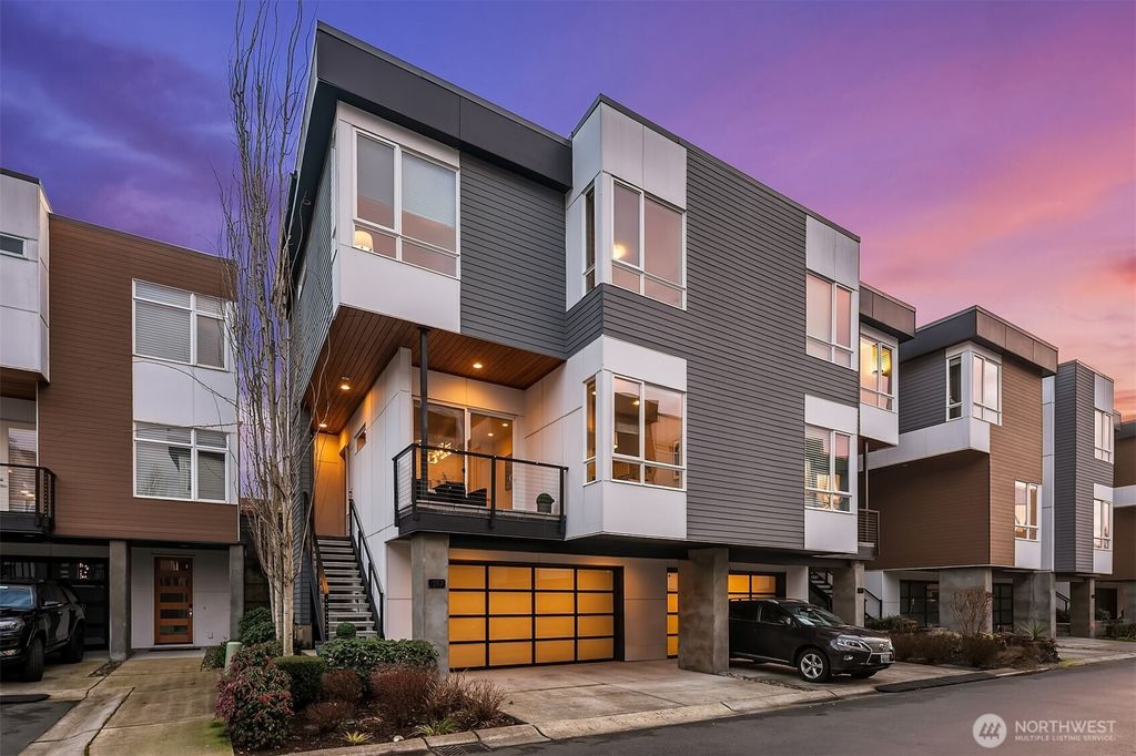 Photo of 217 4th Court S #7, Kirkland, WA 98033 (MLS # 2412575)