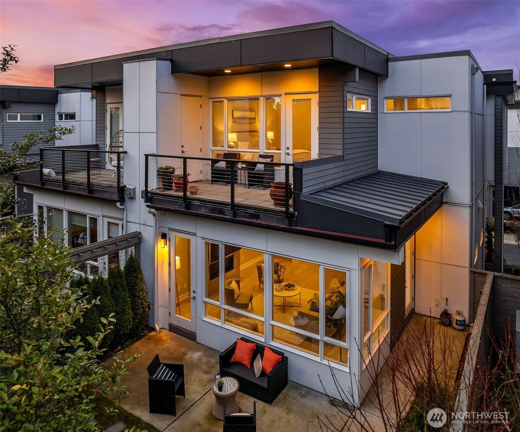 Photo of 217 4th Court S #7, Kirkland, WA 98033 (MLS # 2412575)
