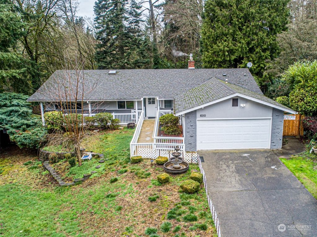 Photo of 600 S 298th Street, Federal Way, WA 98003 (MLS # 2319903)