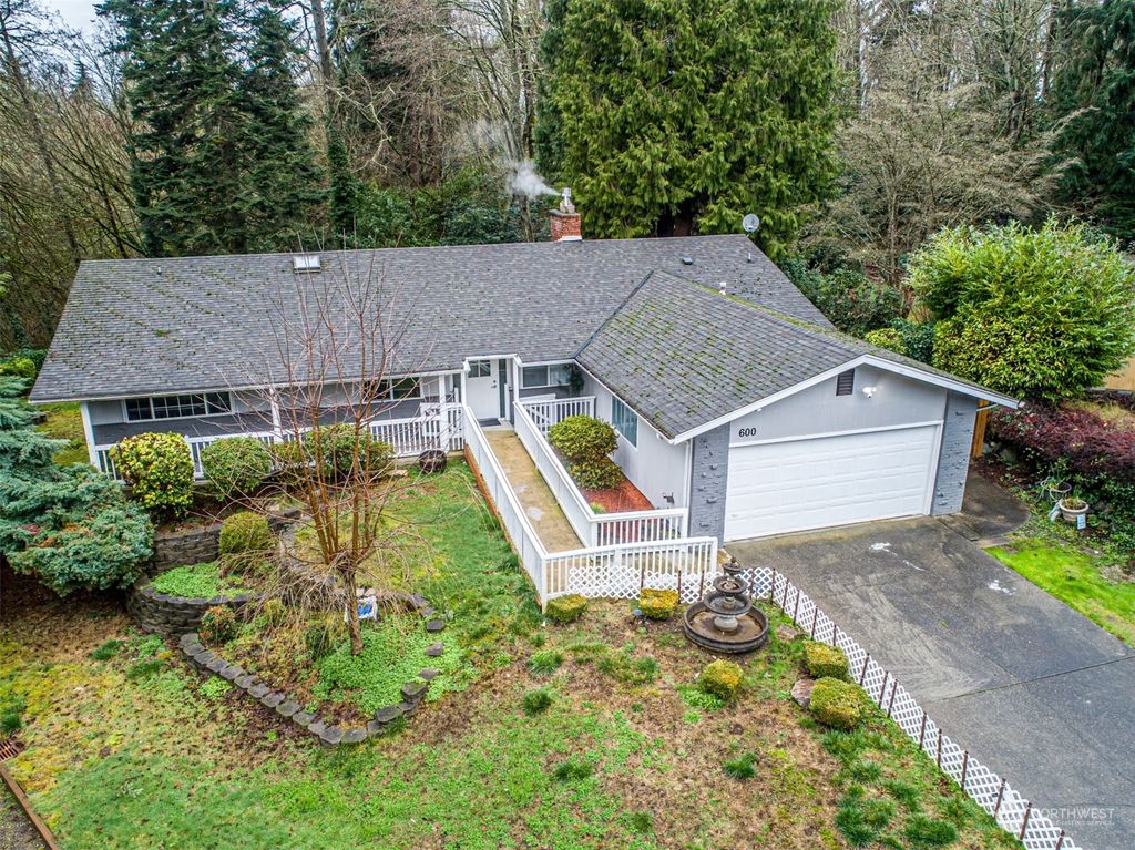 Photo of 600 S 298th Street, Federal Way, WA 98003 (MLS # 2319903)