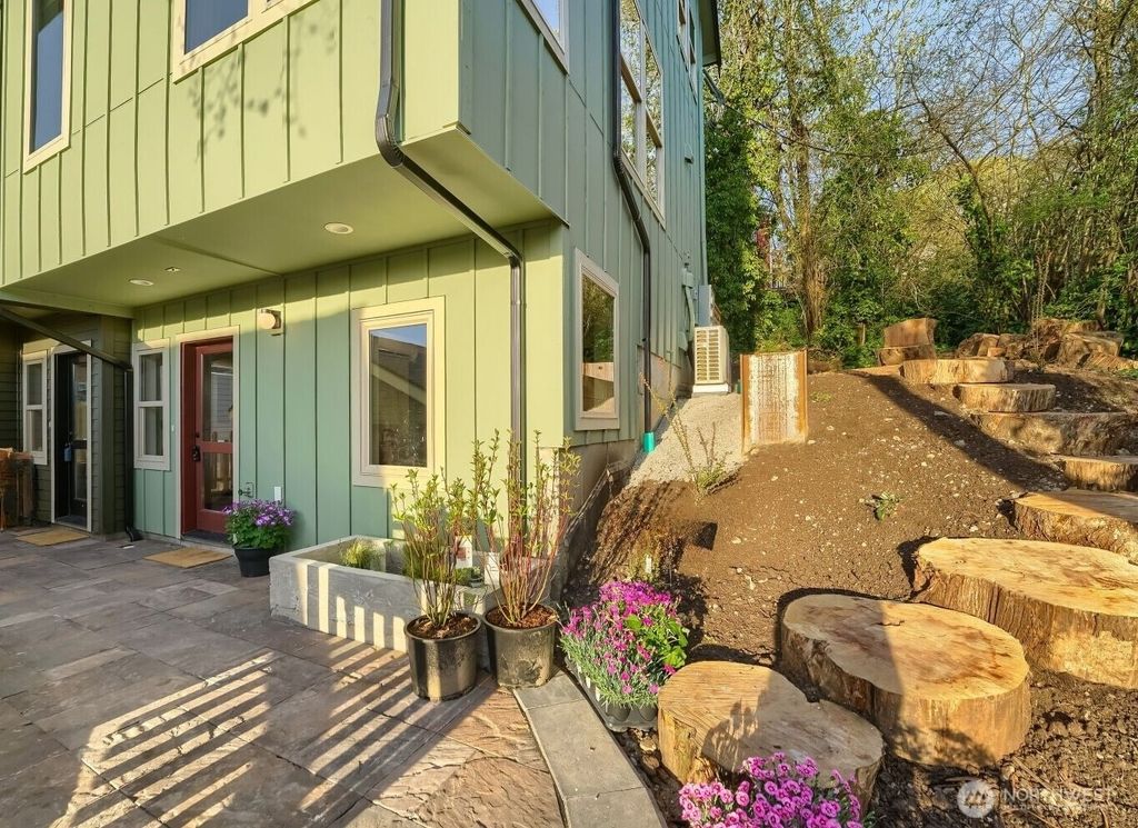 Photo of 4586 22nd Avenue SW, Seattle, WA 98106 (MLS # 2525089)