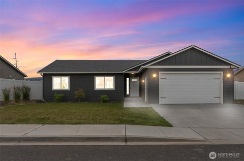 Photo of 2468 3rd Street SE ST, East Wenatchee, WA 98802 (MLS # 2533540)