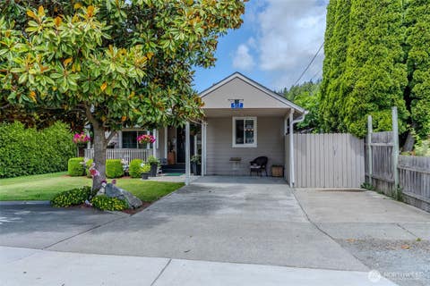 Photo of 517 E Hazel Avenue, Burlington, WA 98233 (MLS # 2537071)