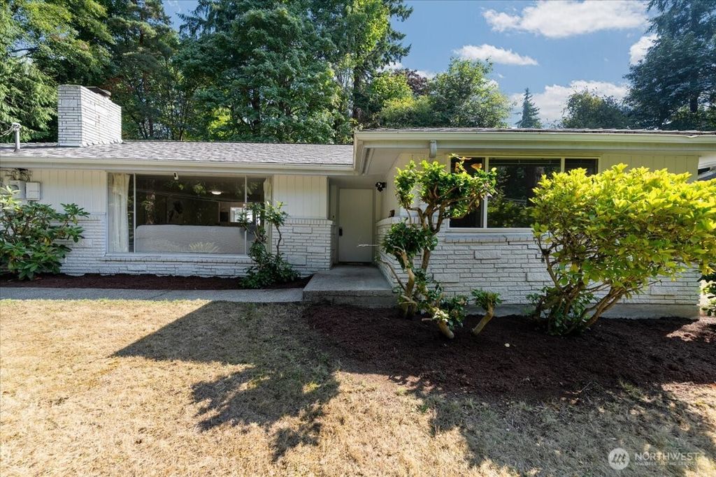 Photo of 4332 W Mercer Way, Mercer Island, WA 98040 (MLS # 2431727)