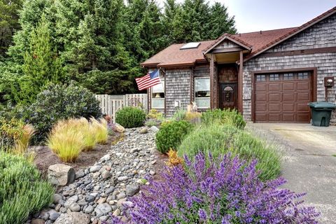 Photo of 130 28th Street NW, Long Beach, WA 98631 (MLS # 2132134)