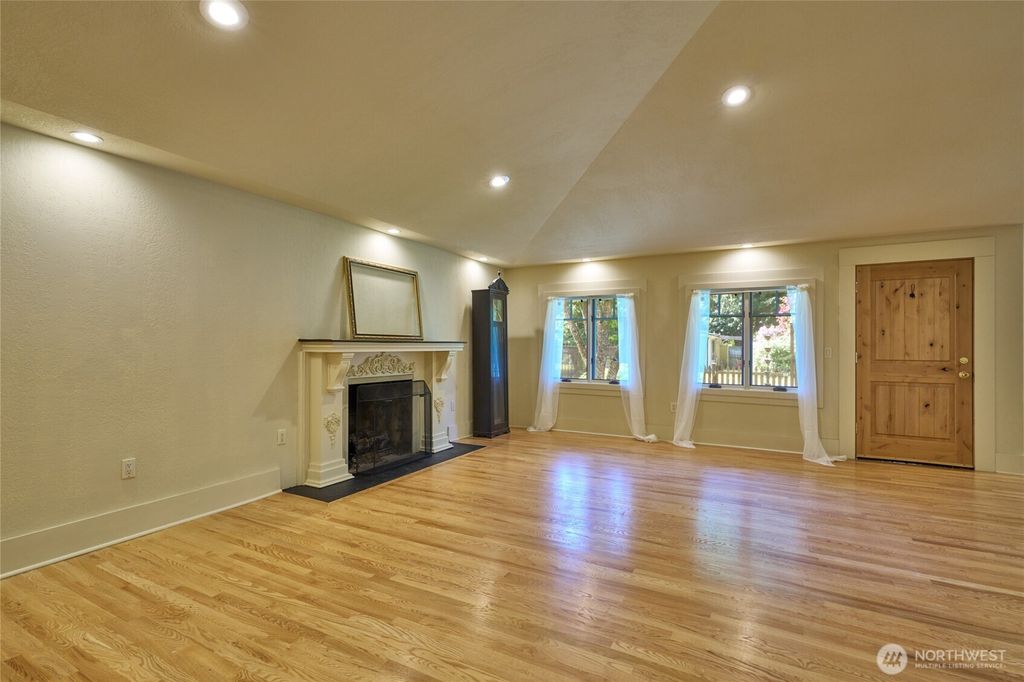 Photo of 1620 N 183rd Street, Shoreline, WA 98133 (MLS # 2531177)