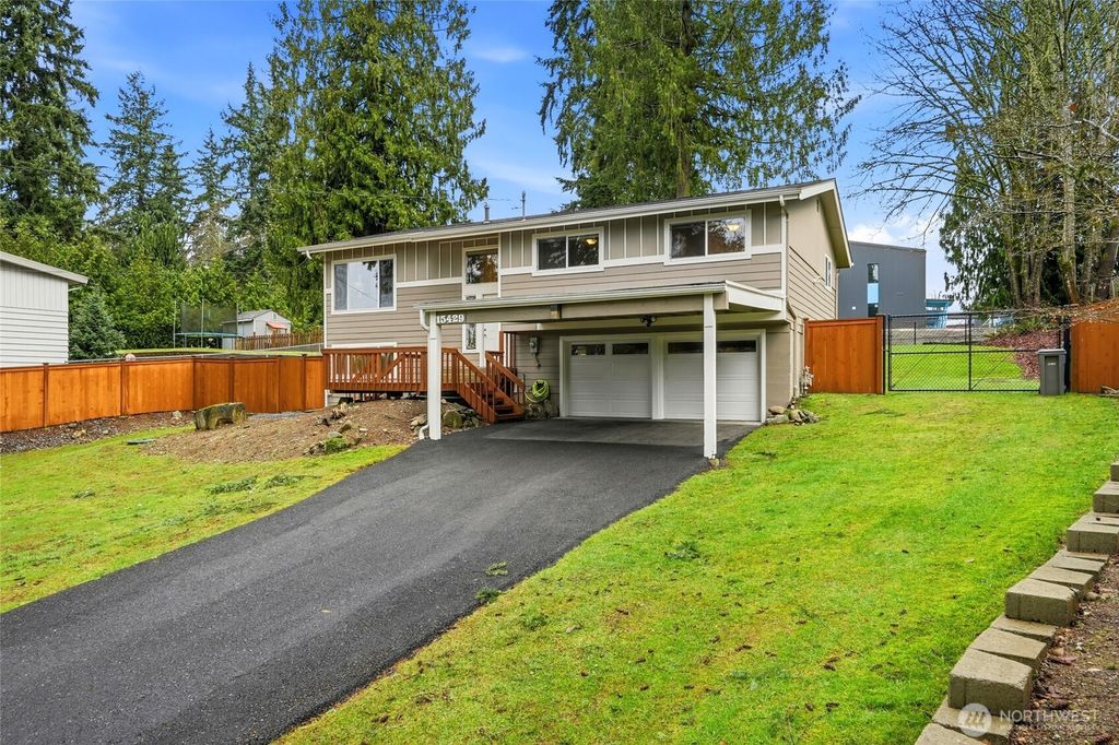 Photo of 15429 20th Place W, Lynnwood, WA 98087 (MLS # 2464219)