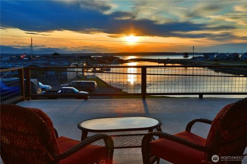 Photo of 3621 Shorewood Avenue, Greenbank, WA 98253 (MLS # 2500086)