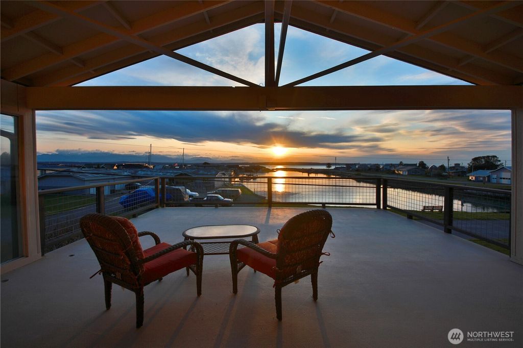 Photo of 3621 Shorewood Avenue, Greenbank, WA 98253 (MLS # 2500086)