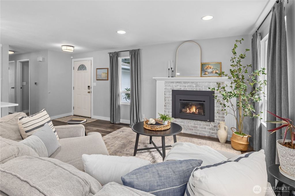 Photo of 7848 NE 146th Street, Kenmore, WA 98028 (MLS # 2518880)