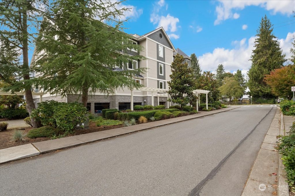 Photo of 485 E Sunset Way #3A, Issaquah, WA 98027 (MLS # 2293759)