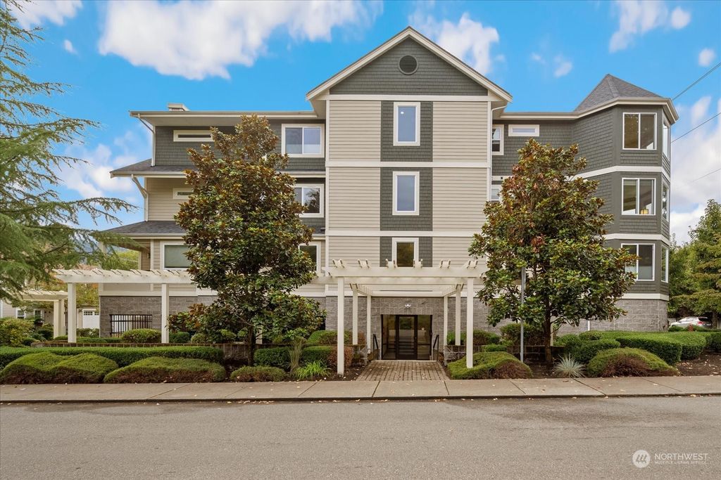 Photo of 485 E Sunset Way #3A, Issaquah, WA 98027 (MLS # 2293759)