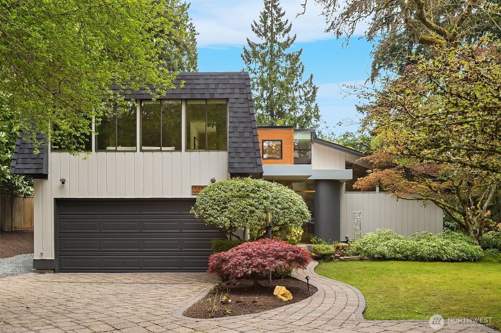 Photo of 10020 NE 27th Street, Bellevue, WA 98004 (MLS # 2508055)