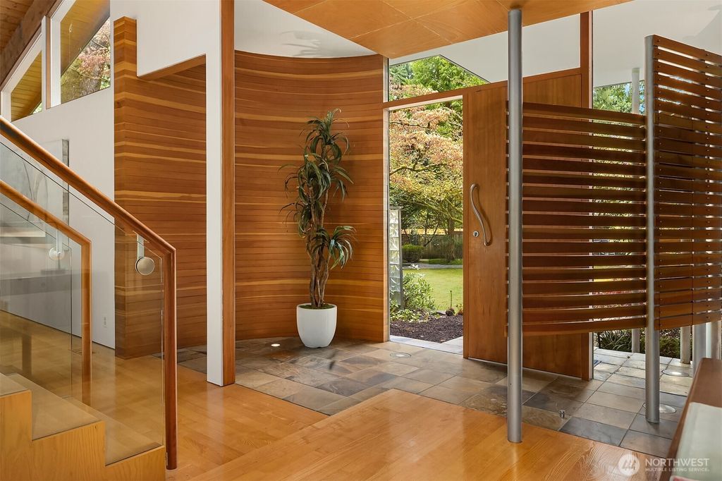 Photo of 10020 NE 27th Street, Bellevue, WA 98004 (MLS # 2508055)