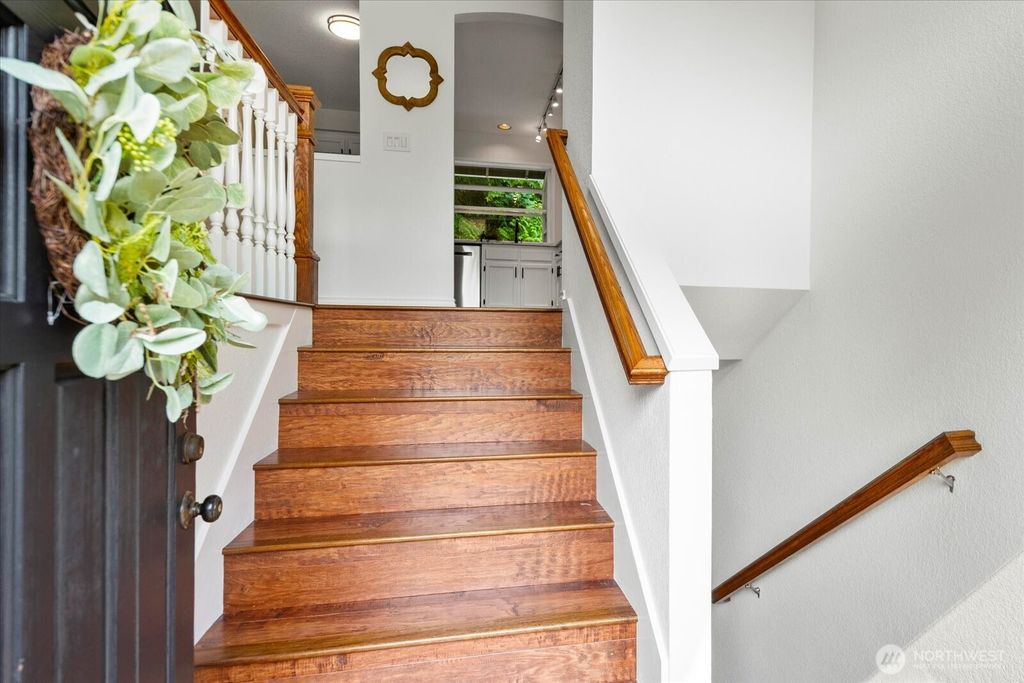 Photo of 4403 NE 187th Place, Lake Forest Park, WA 98155 (MLS # 2426162)