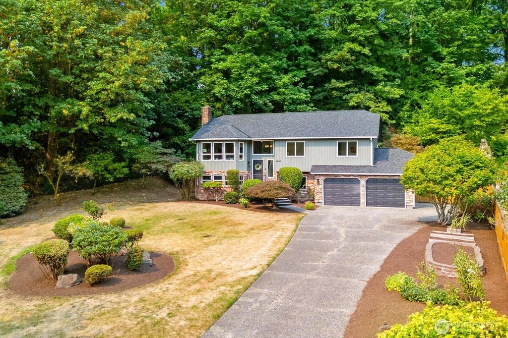 Photo of 4403 NE 187th Place, Lake Forest Park, WA 98155 (MLS # 2426162)