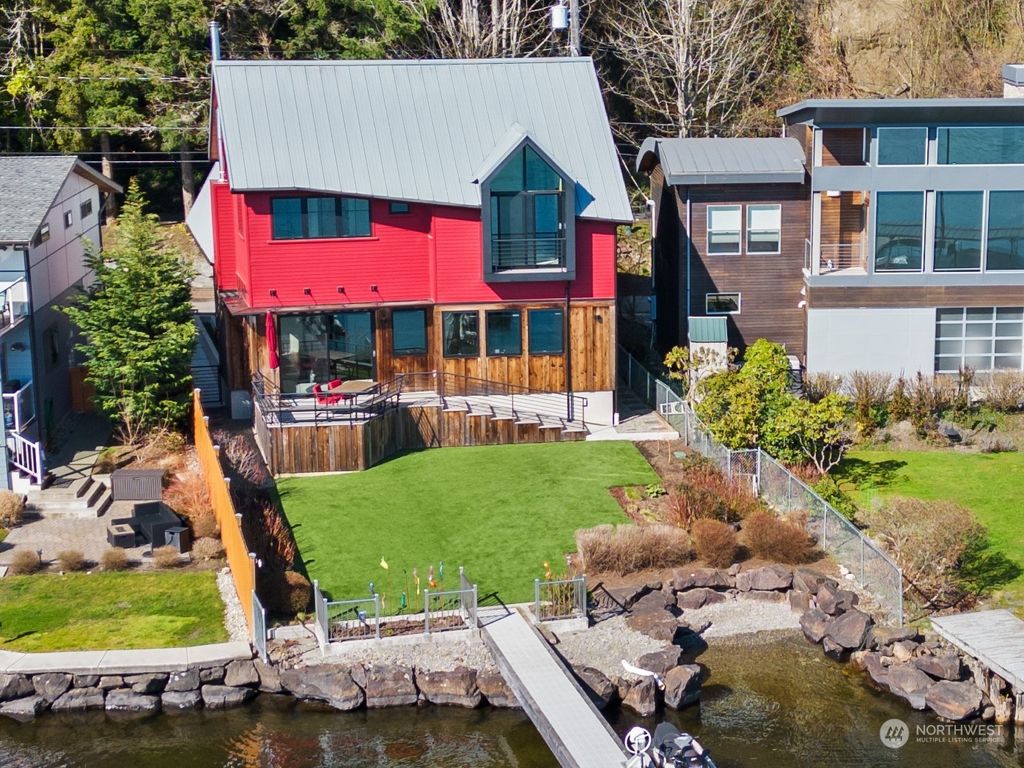 Photo of 13194 Riviera Place NE, Seattle, WA 98125 (MLS # 2048784)