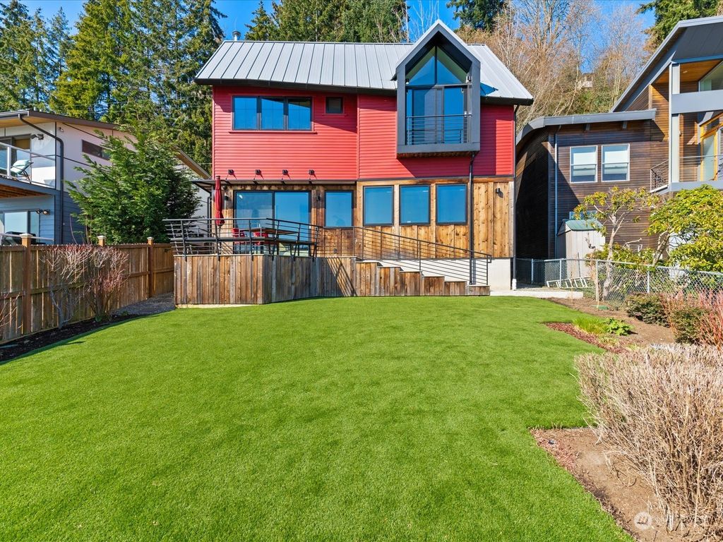 Photo of 13194 Riviera Place NE, Seattle, WA 98125 (MLS # 2048784)