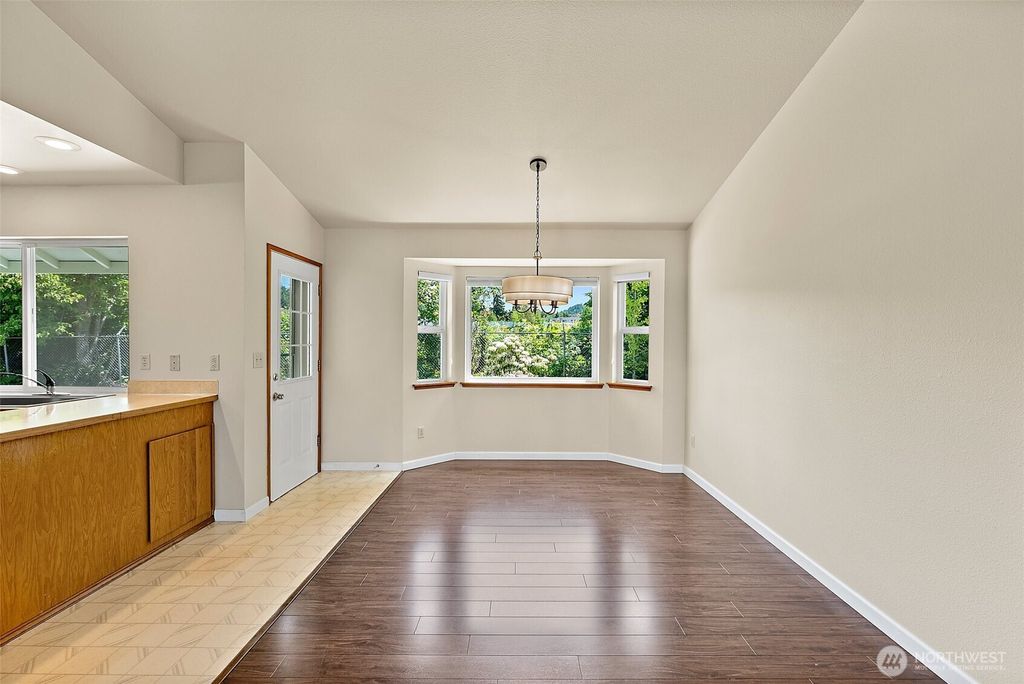 listing image 9362940686851798380