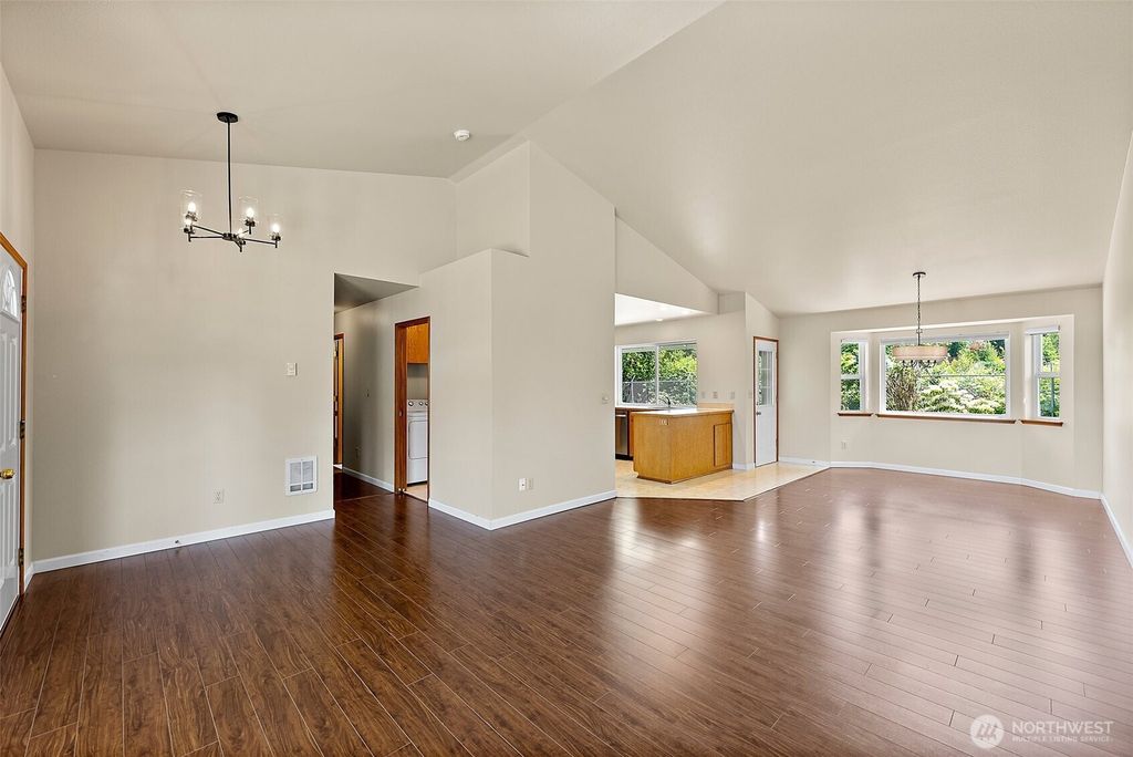 listing image 9367678792317597587