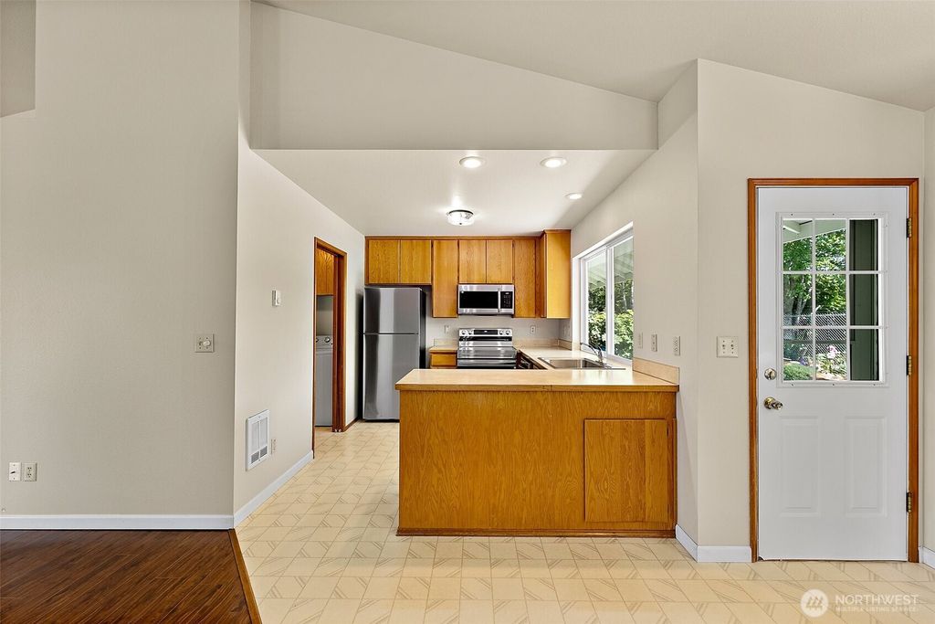 listing image 9363061734240201387