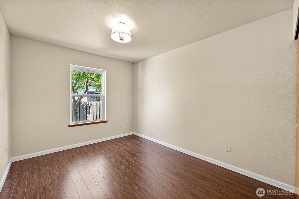 listing image 9362842817053663759