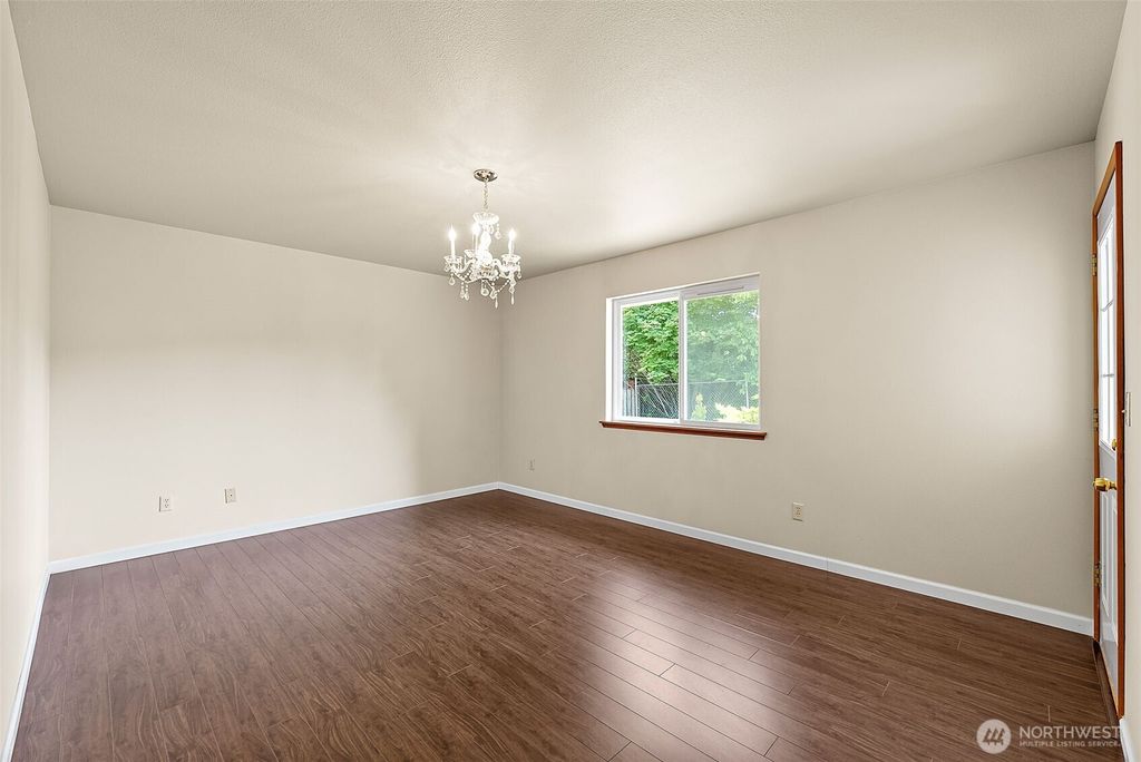 listing image 9368576659325148657