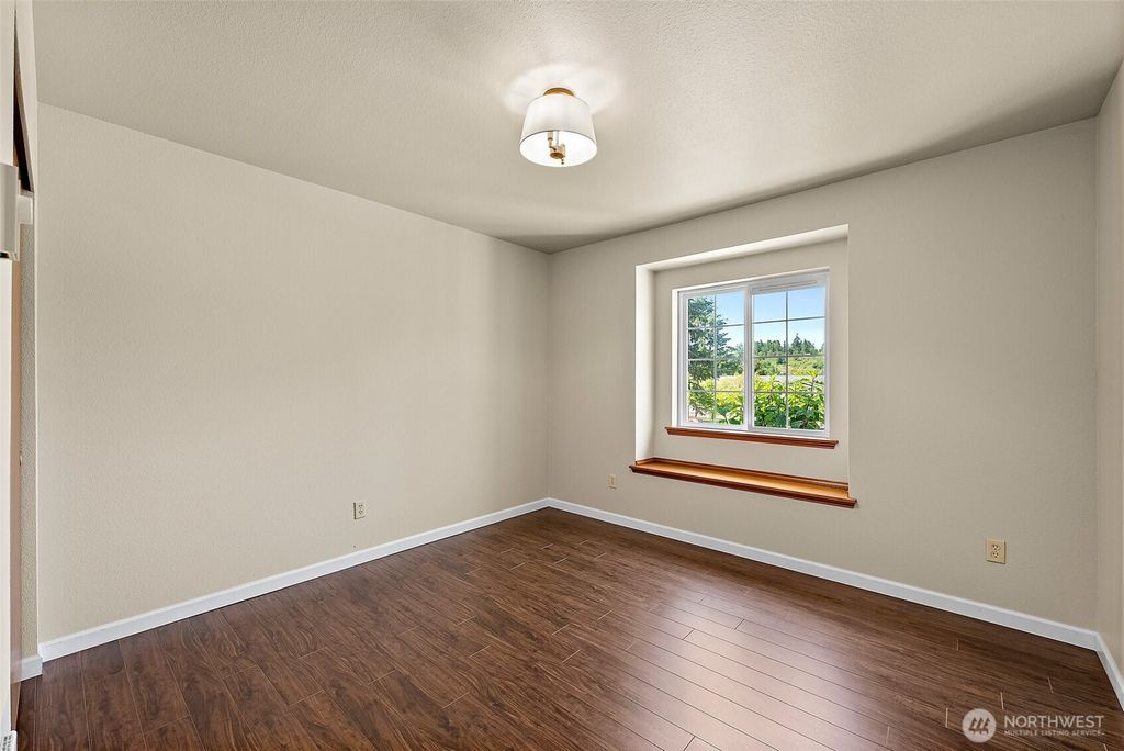 listing image 9360267261279592350