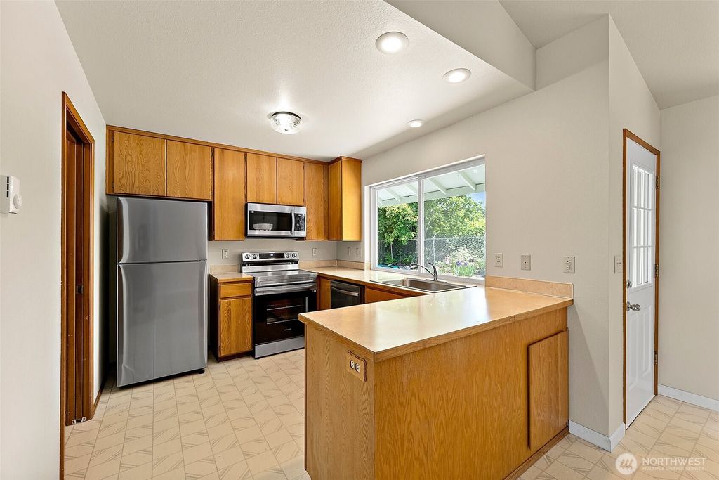 listing image 9364007361536436751