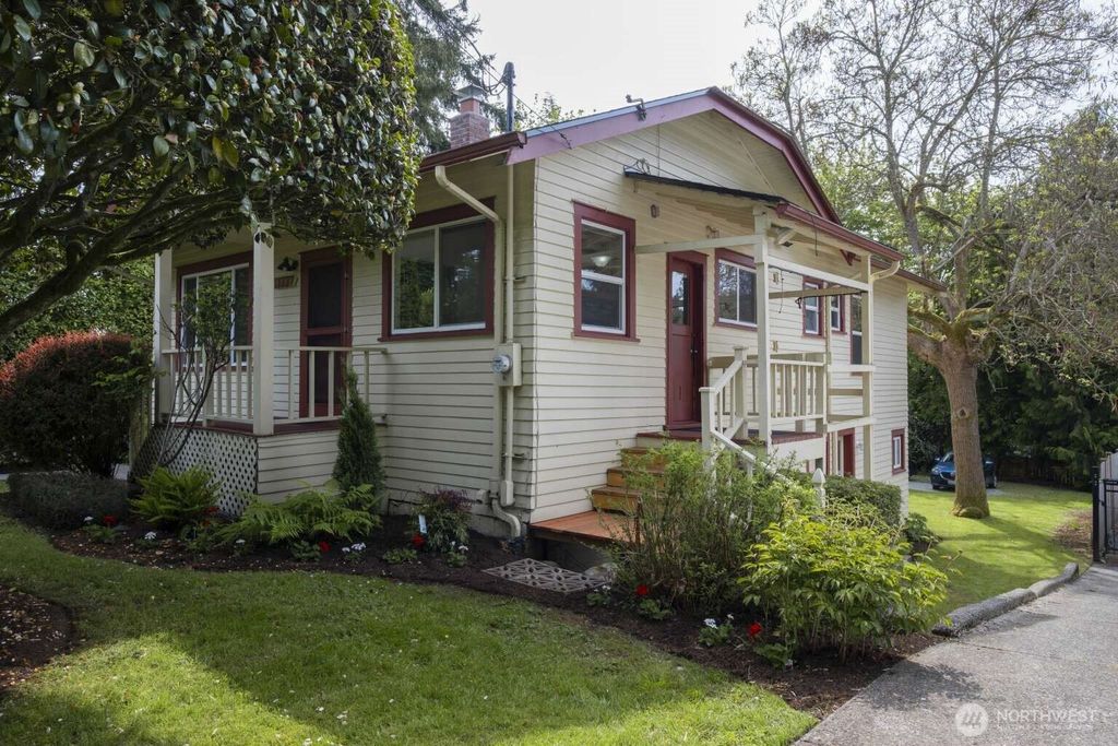 Photo of 13337 30th Avenue NE, Seattle, WA 98125 (MLS # 2377436)