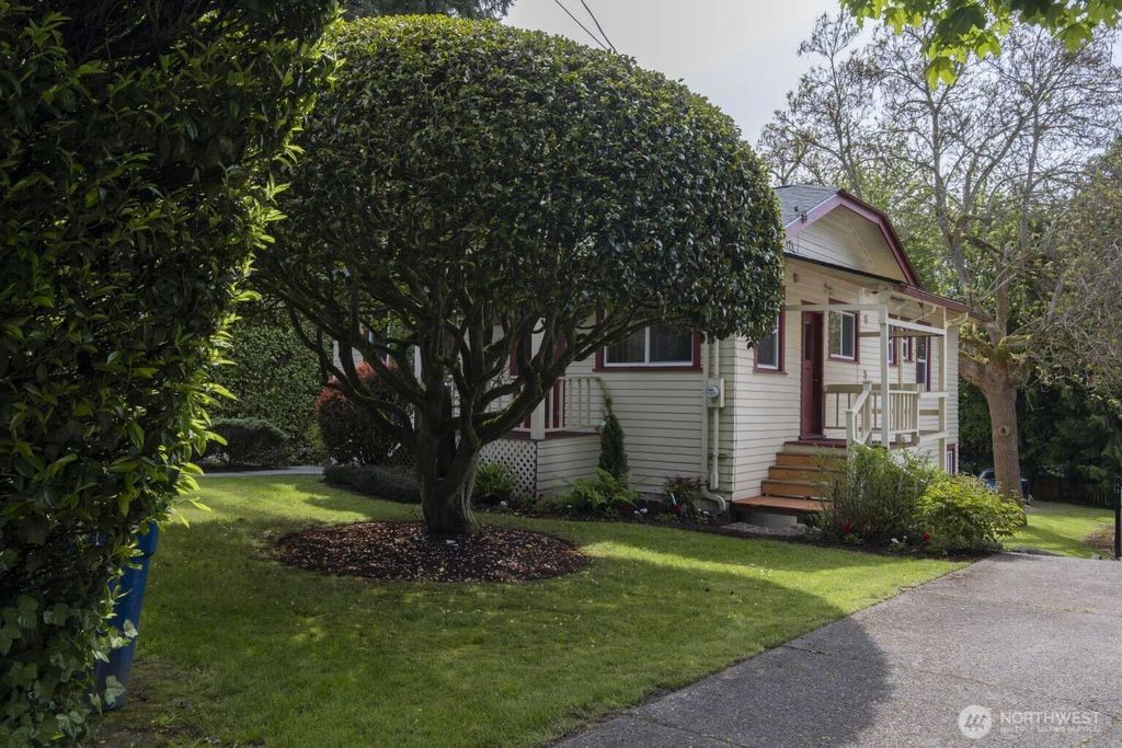 Photo of 13337 30th Avenue NE, Seattle, WA 98125 (MLS # 2377436)