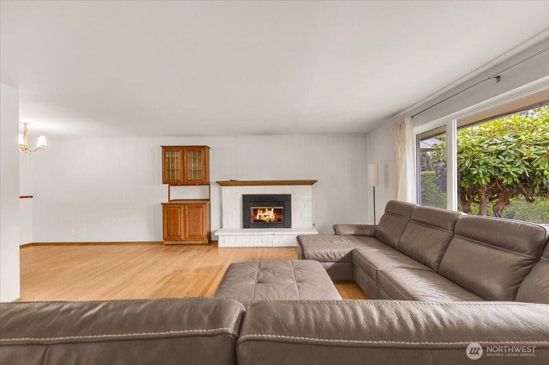 8602 Maple Lane