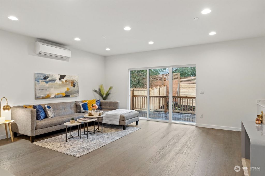 Photo of 10046 Ravenna Avenue NE, Seattle, WA 98125 (MLS # 2054929)